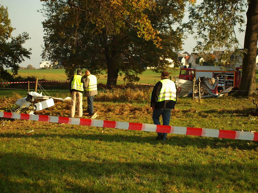 Kleinflugzeug abgestuerzt Sankt Augustin Meindorf P116.JPG